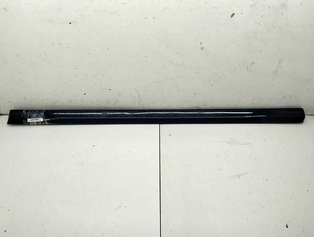 молдинг двери передней правой Volkswagen Golf 3 поколение 1996, 1.6 л., бензин, МКПП, синий, хетчбэк 5 дв., 1H4853516 - фото №1