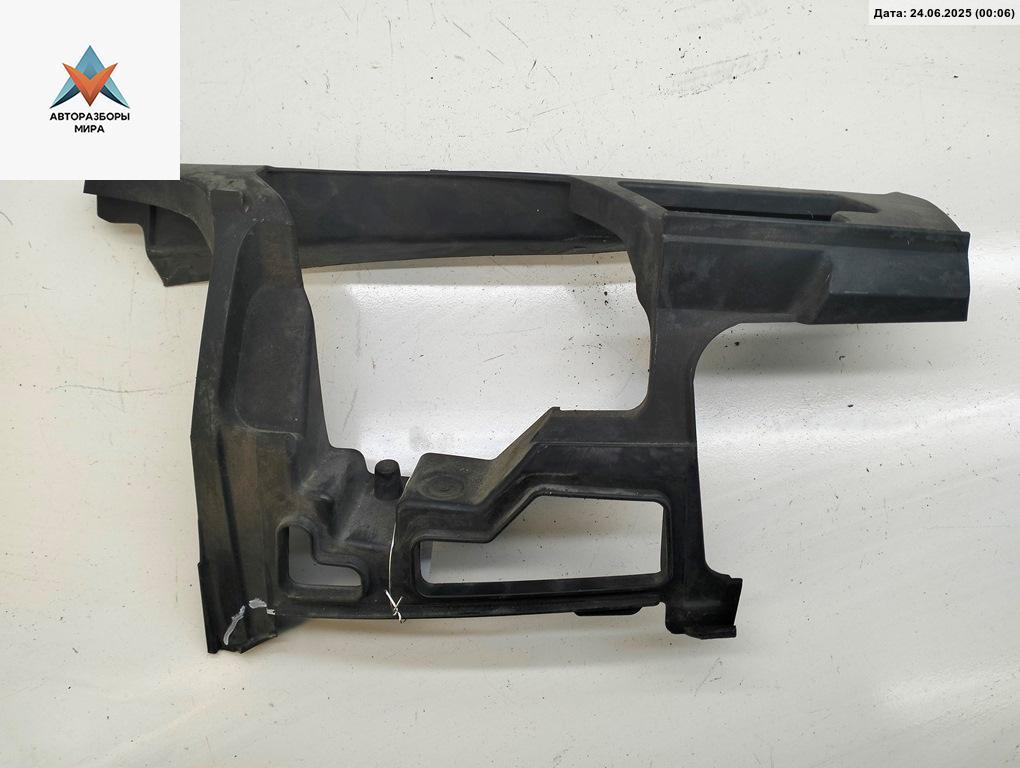 кронштейн переднего бампера Volkswagen Golf 6 поколение 2011, 2.0 л., дизель, МКПП, чёрный, универсал, 5K0807724B - фото №1