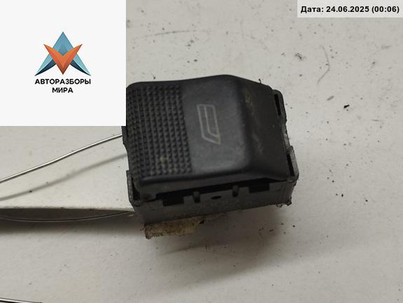 кнопка стеклоподъемника переднего левого Audi A4 B5 1997, 1.6 л., бензин, МКПП, зелёный, седан, 4D0959885 - фото №1