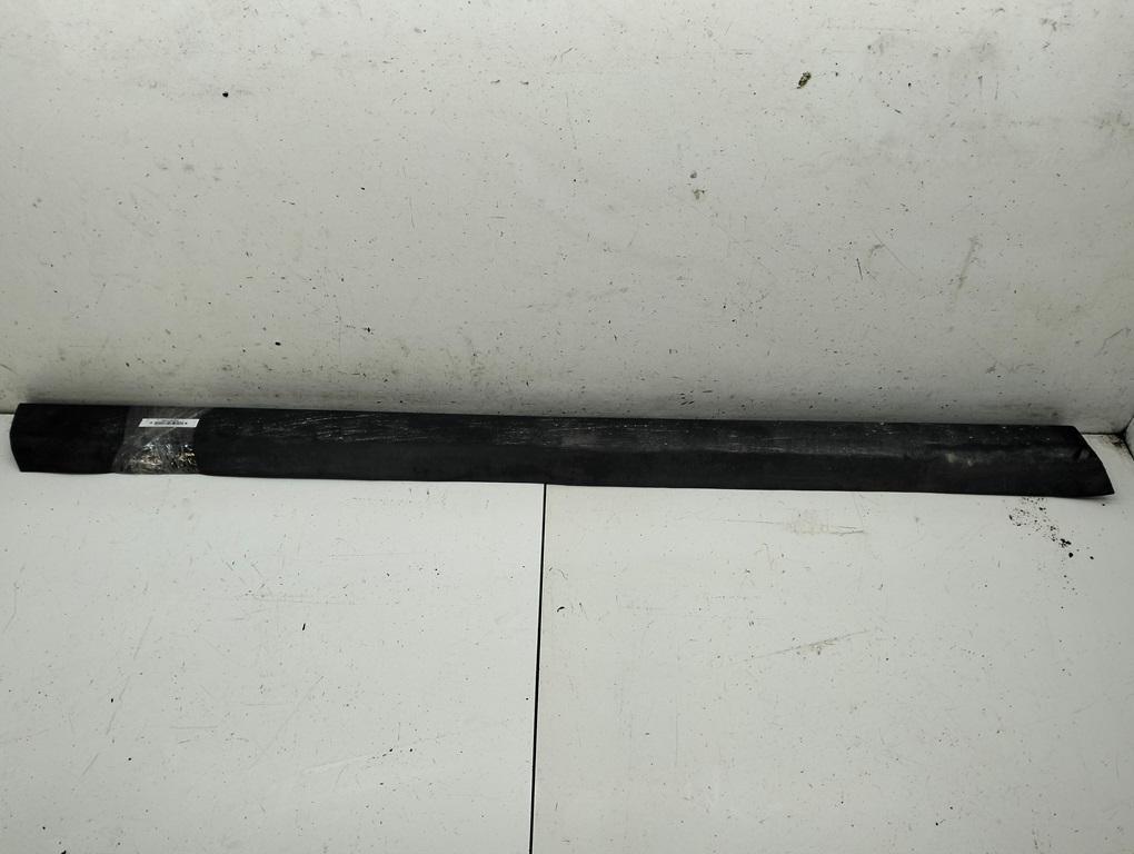 молдинг двери передней левой Volkswagen Passat B5+ (GP) 2002, 1.9 л., дизель, МКПП, белый, универсал, 3B0854939B