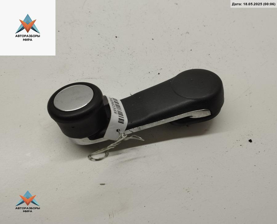 ручка стеклоподъемника Audi A4 B5 1995, 1.8 л., бензин, МКПП, красный, универсал, 443837581 - фото №1