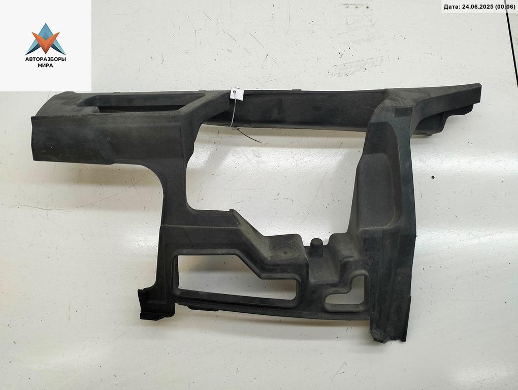 кронштейн переднего бампера Volkswagen Golf 6 поколение 2011, 2.0 л., дизель, МКПП, чёрный, универсал, 5K0807723B - фото №1