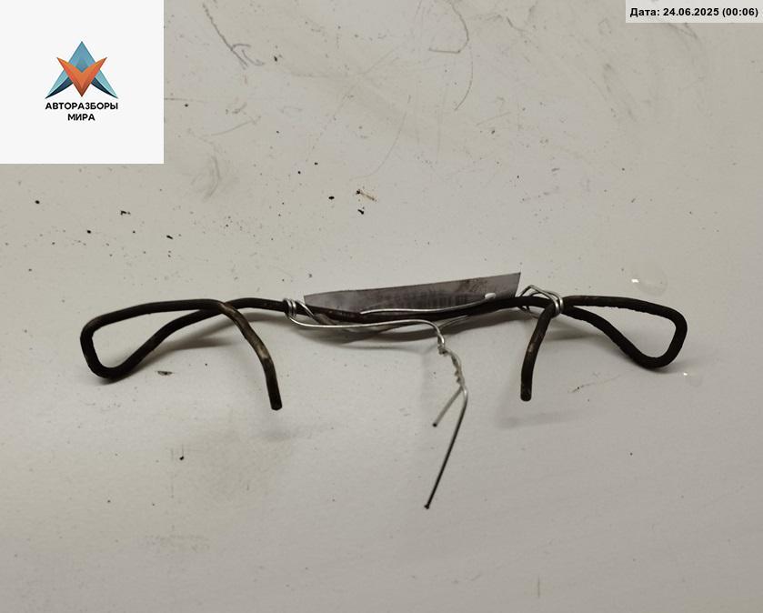 скоба суппорта Audi A4 B7 2005, 2.0 л., бензин, МКПП, серый, универсал - фото №1