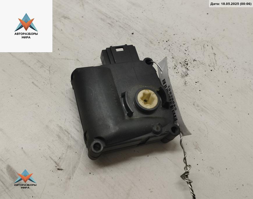 Заслонка печки/климат-контроля Audi A6 4F/C6 2004, 3.2 л., бензин, АКПП, чёрный, седан, 4F0820511A - фото №1