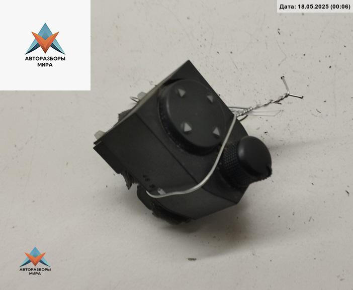 джойстик регулировки зеркал Audi A4 B5 1995, 1.8 л., бензин, МКПП, красный, универсал, 8D0959565 - фото №1