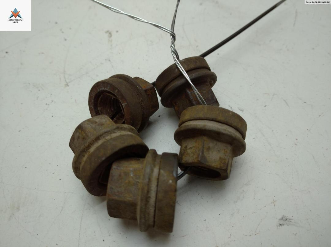 болт колесный Ford Transit 7 поколение 2008, 2.2 л., дизель, МКПП, белый, микроавтобус - фото №1