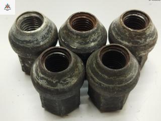 болт колесный Ford Focus 2 поколение 2005, 1.6 л., дизель, МКПП, серый, универсал