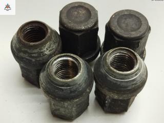 болт колесный Ford Focus 2 поколение 2005, 1.6 л., дизель, МКПП, серый, универсал