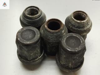 болт колесный Ford Focus 2 поколение 2005, 1.6 л., дизель, МКПП, серый, универсал