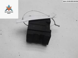 кронштейн радиатора Volkswagen Passat B5 [рестайлинг] 2004, 2.0 л., бензин, МКПП, серый, универсал, 8D0260425