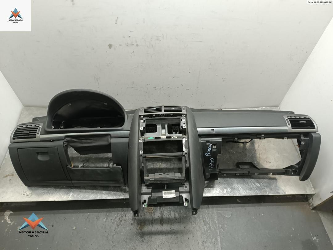 панель передняя салона (торпедо) Peugeot 407 1 поколение 2005, 3.0 л., бензин, АКПП, синий, универсал - фото №1