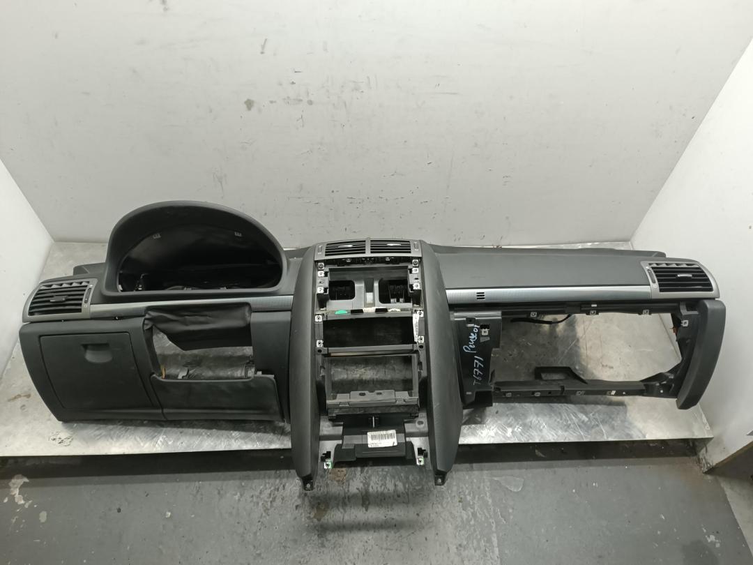 панель передняя салона (торпедо) Peugeot 407 2005, 3.0 л., бензин, АКПП, синий, универсал