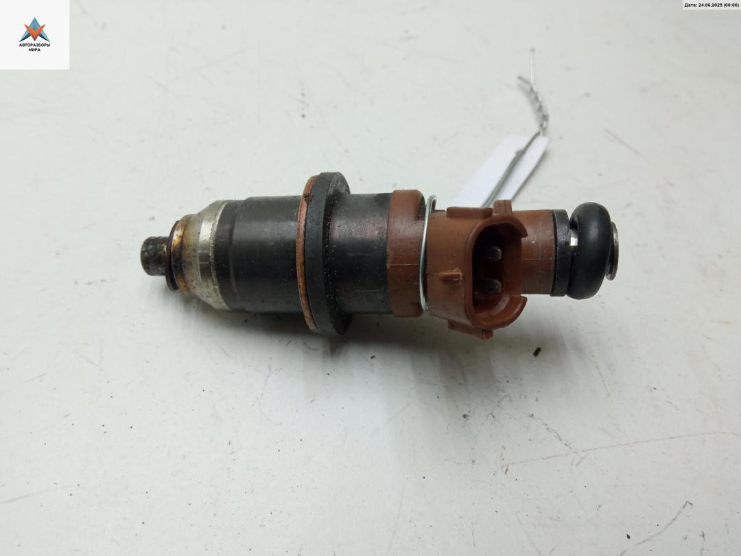 форсунка Mitsubishi Space Runner 2 поколение 2000, 2.4 л., бензин, МКПП, красный, минивэн, E7T05072 - фото №1