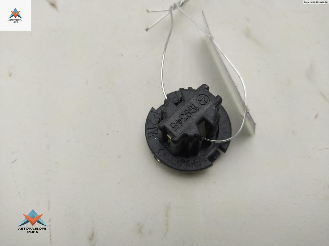 Патрон лампы фонаря Mercedes-Benz R-Класс W251 2008, 3.5 л., бензин, АКПП, серый, минивэн, 199345 - фото №1