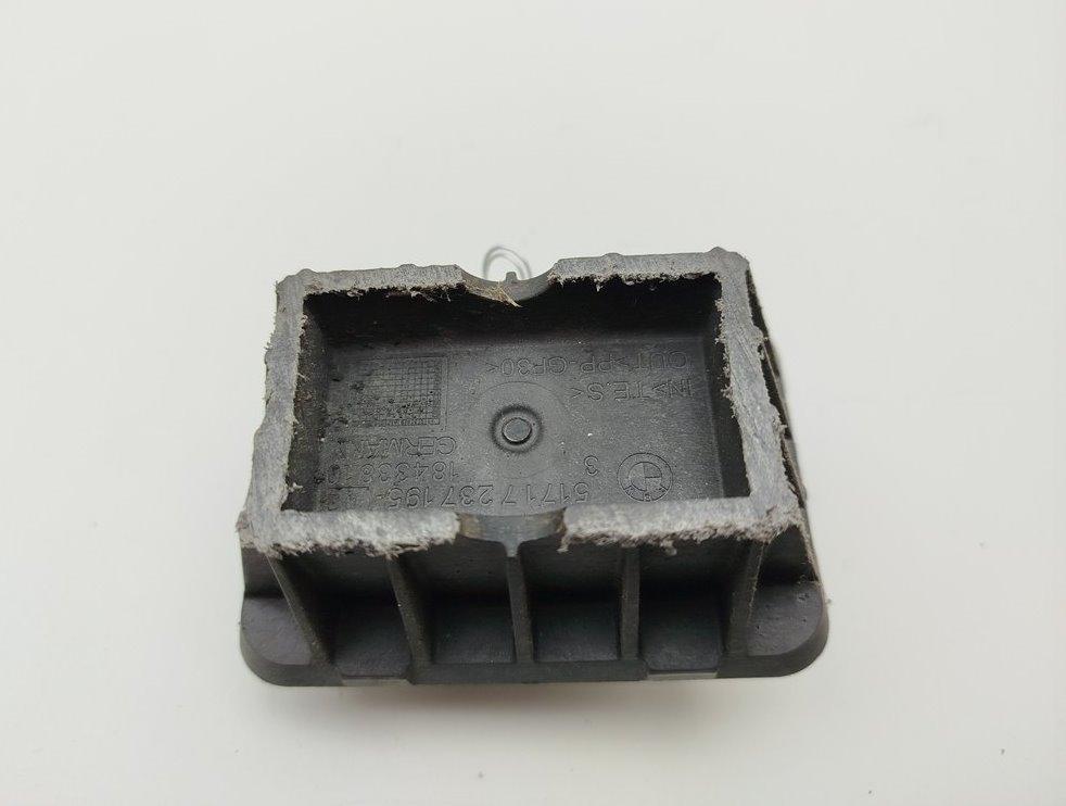 опора под домкрат (поддомкратная подушка) BMW 7 F01/F02 2012, 3.0 л., гибрид, АКПП, серый, седан, 7237195