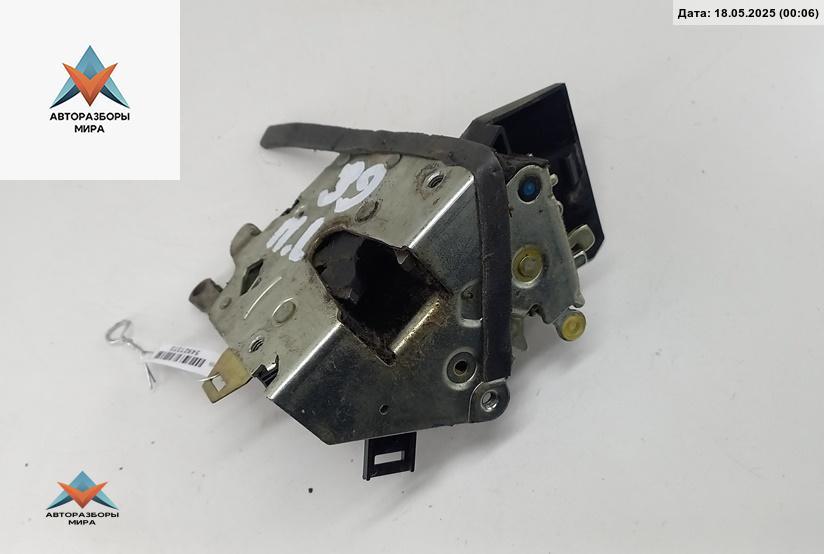 замок двери передней левой BMW 5 серия E39 1996, 2.5 л., бензин, МКПП, красный, седан - фото №1