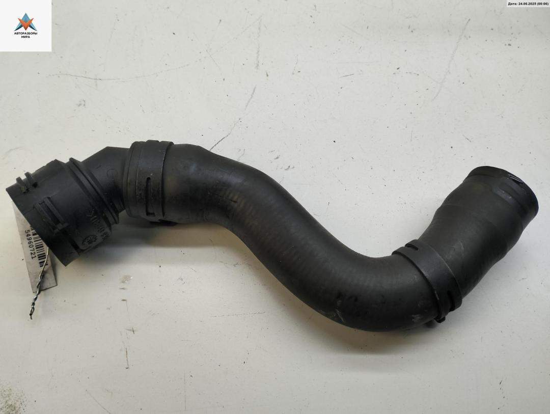 патрубок радиатора Volkswagen Golf 4 поколение 2000, 1.6 л., бензин, 1J0121619 - фото №1