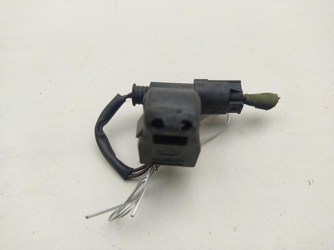 форсунка омывателя лобового стекла Mercedes-Benz E-Класс W211/S211 2002, 2.2 л., дизель, АКПП, жёлтый, седан - фото №1