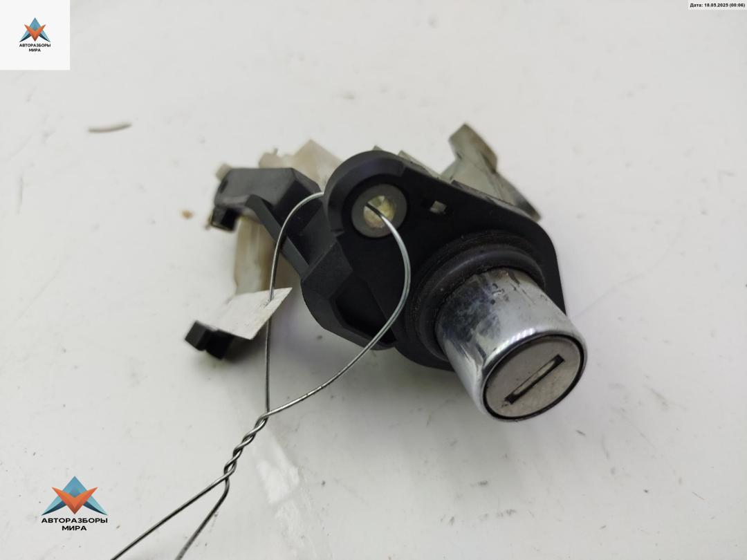 кнопка открытия багажника Opel Astra F 1993, 1.6 л., бензин, МКПП, синий, хетчбэк 5 дв., S1642 - фото №1