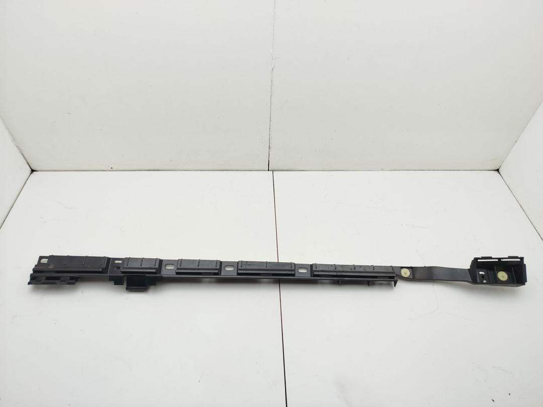 кронштейн (крепление) BMW 7 F01/F02 2012, 3.0 л., гибрид, АКПП, серый, седан, 7187105