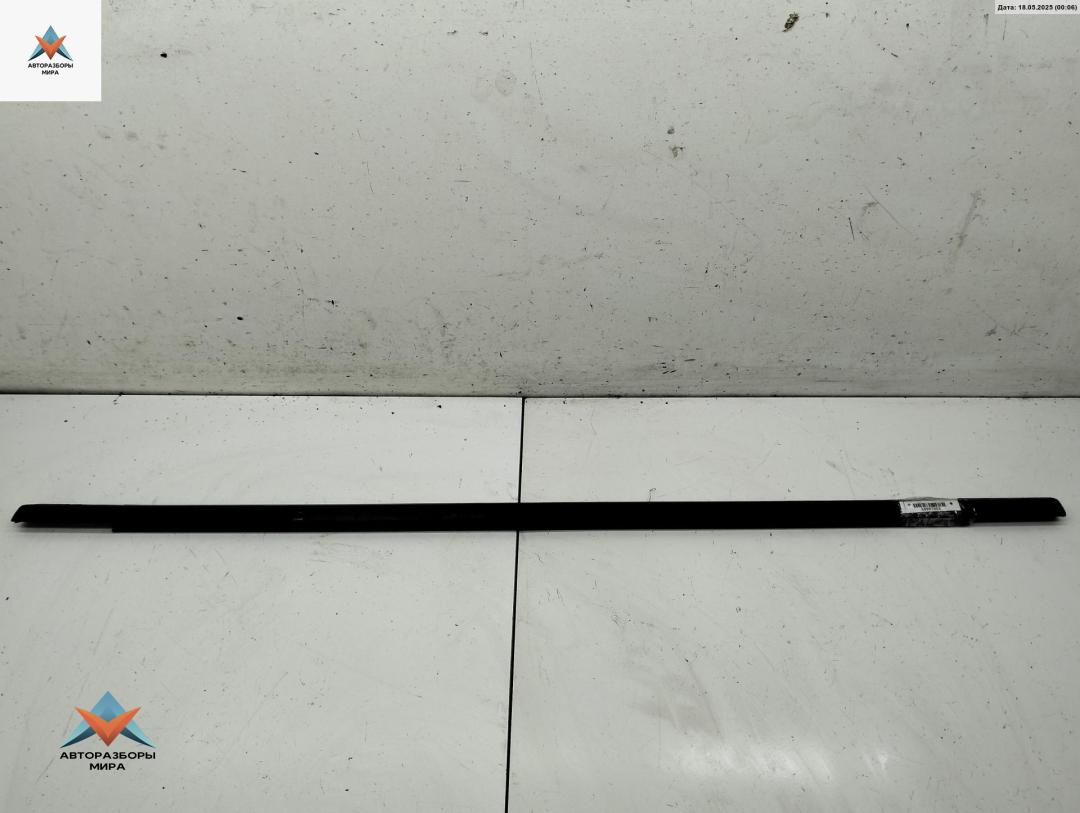 Молдинг стекла двери задней левой наружный Volkswagen Passat B6 2006, 2.0 л., дизель, МКПП, серый, универсал - фото №1