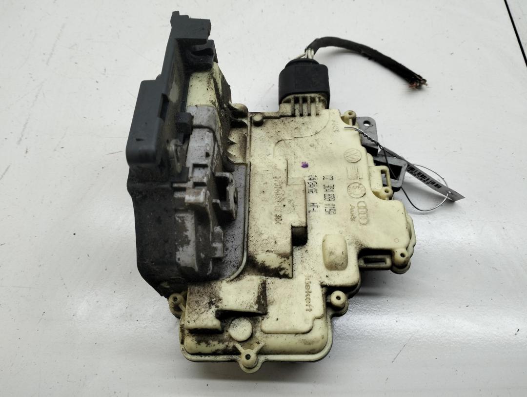 замок двери задней левой Volkswagen Passat B6 2006, 2.0 л., дизель, МКПП, серый, универсал, 3C4839015A - фото №1