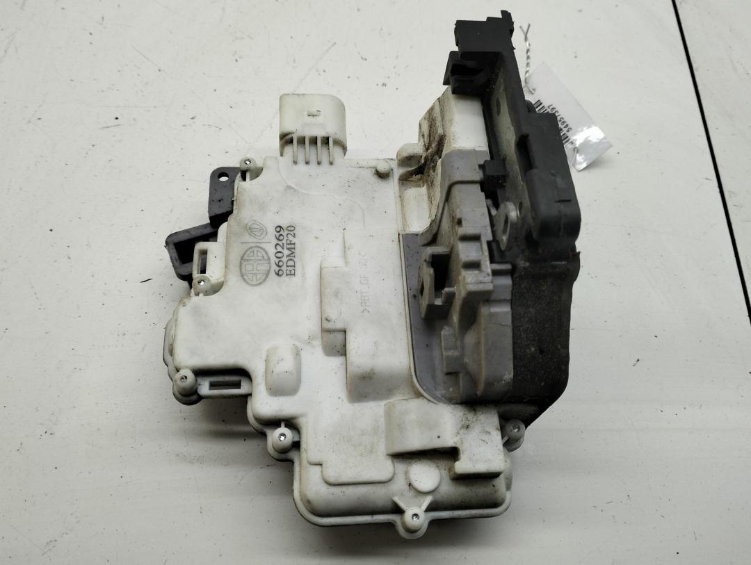 замок двери задней правой Volkswagen Passat B6 2005, 2.0 л., бензин, МКПП, синий, универсал, 660269
