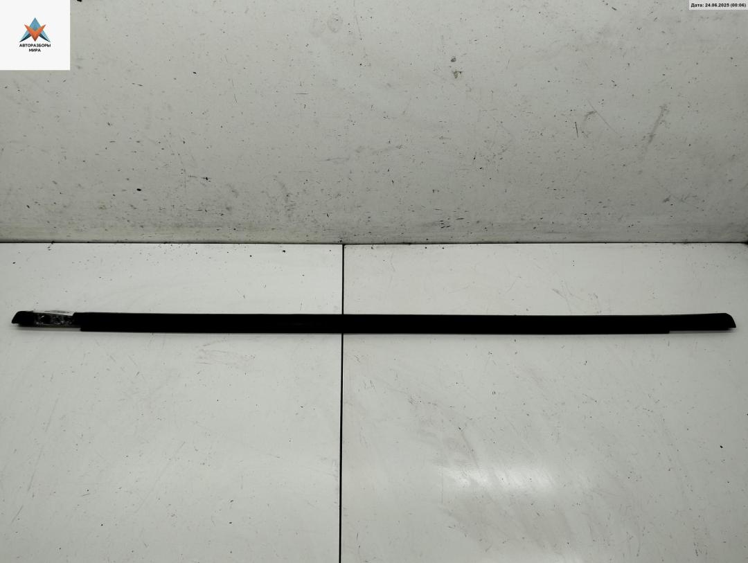 Молдинг стекла двери задней правой наружный Volkswagen Passat B6 2005, 2.0 л., бензин, МКПП, синий, универсал - фото №1