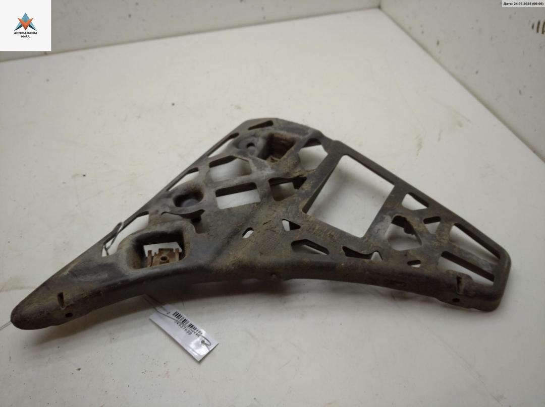 кронштейн переднего бампера Ford Transit 7 поколение 2008, 2.2 л., дизель, МКПП, белый, микроавтобус, 6C1115B749A - фото №1