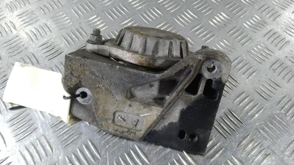 кронштейн двигателя Audi A6 4A/C4 1996, цвет, 4A0199354 - фото №1