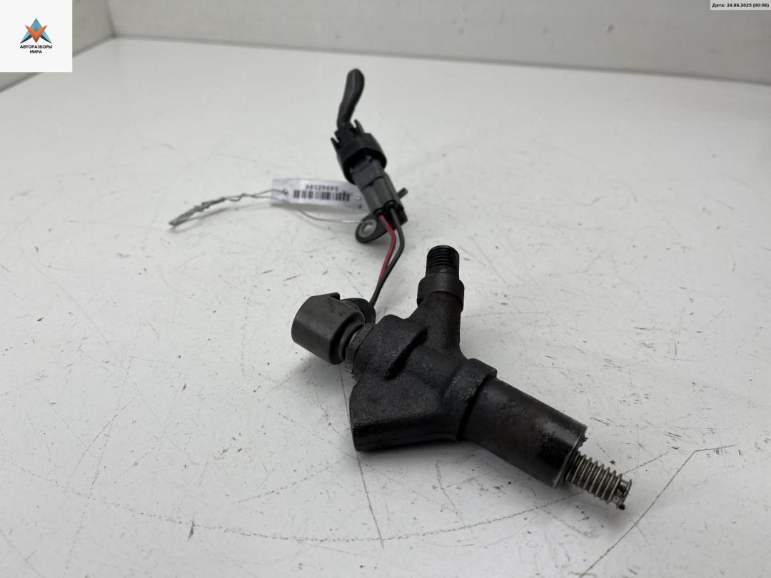 форсунка Toyota COROLLA VERSO 2005, 2.2 л., дизель, МКПП, серый, минивэн, 23670-0R040 - фото №1