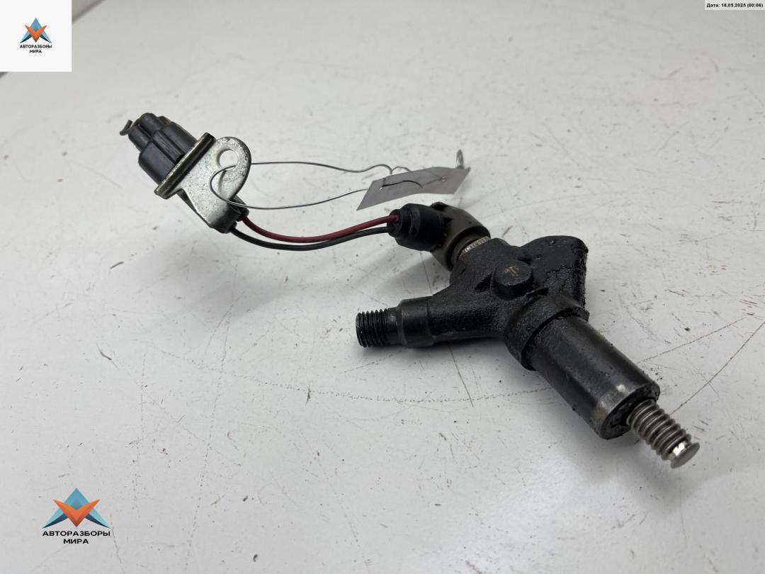 форсунка Toyota COROLLA VERSO 2005, 2.2 л., дизель, МКПП, серый, минивэн, 23670-0R040 - фото №1