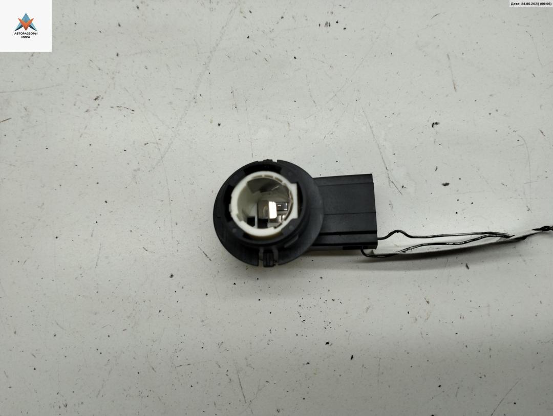 Патрон лампы фонаря Volkswagen Golf 5 поколение 2003, 1.4 л., бензин, МКПП, серый, хетчбэк 5 дв., 1K6945259 - фото №1