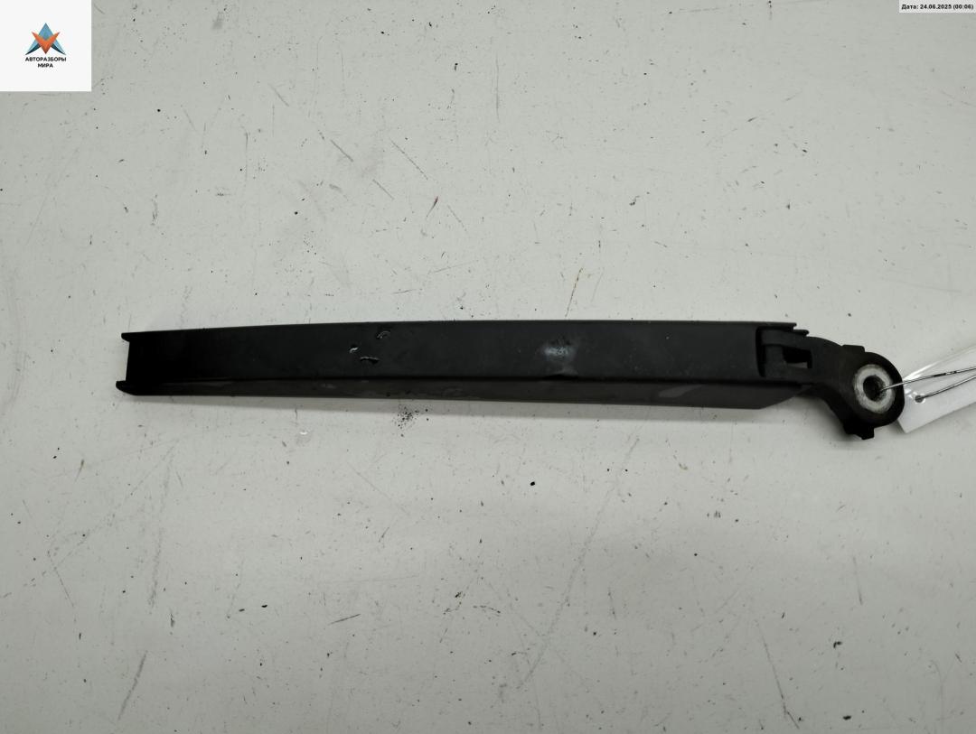 Щеткодержатель (поводок стеклоочистителя) задний Volkswagen Passat B6 2006, 2.0 л., дизель, МКПП, серый, универсал, 6Q6955707A - фото №1