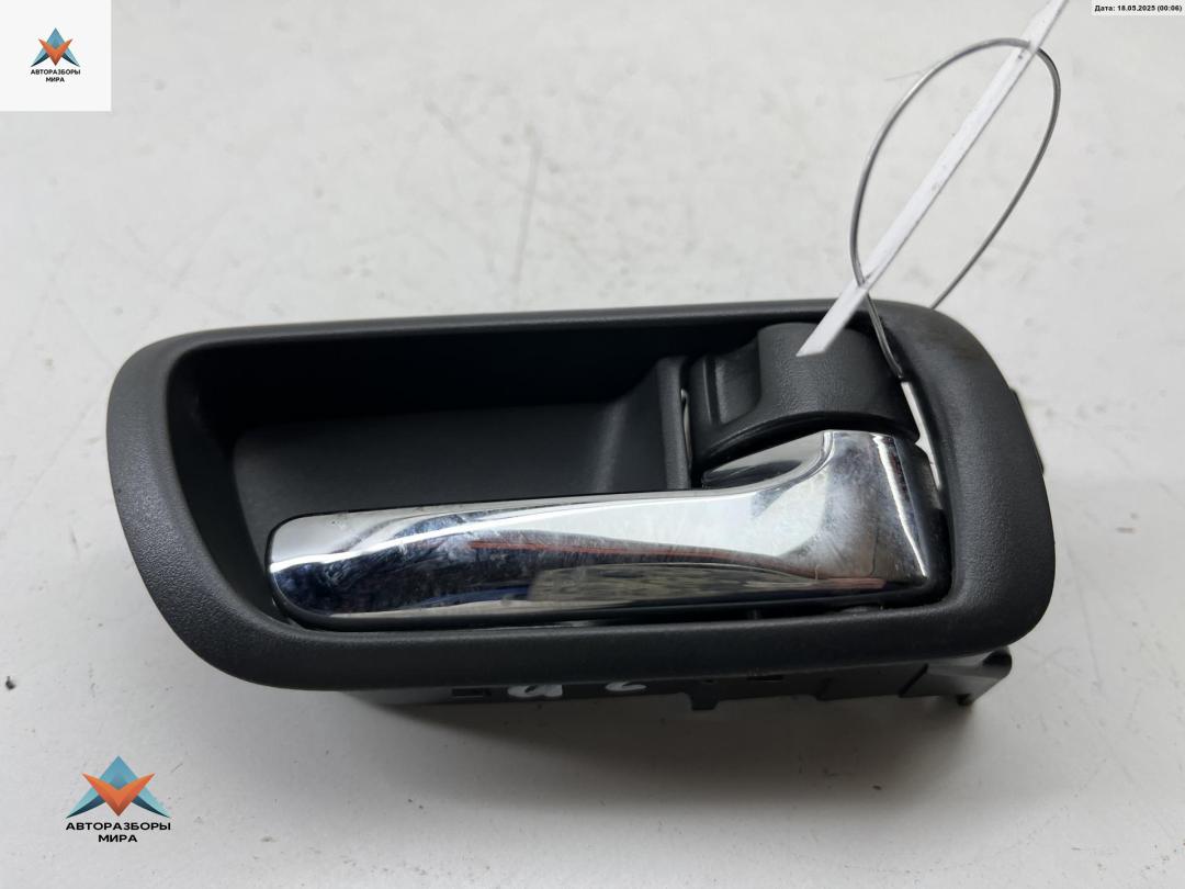 ручка внутренняя задняя правая Toyota COROLLA VERSO 2005, 2.2 л., дизель, МКПП, серый, минивэн, 69205-0F010 - фото №1