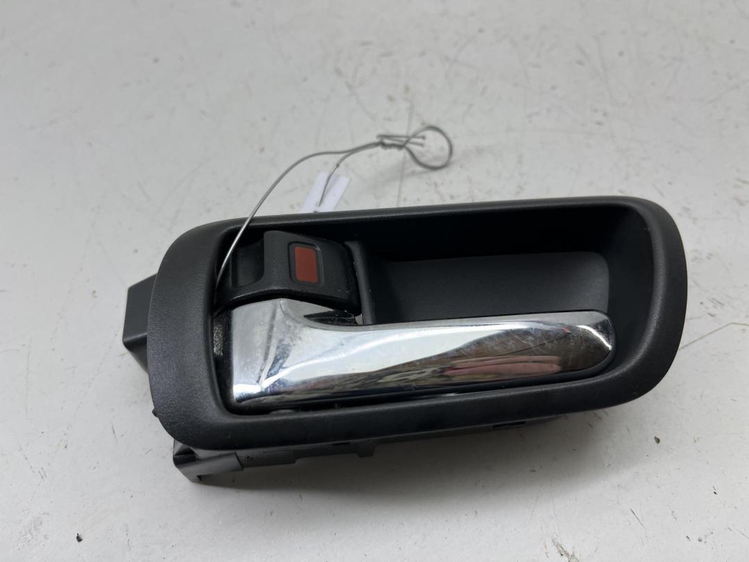 ручка внутренняя задняя левая Toyota COROLLA VERSO 2005, 2.2 л., дизель, МКПП, серый, минивэн, 69206-0F010
