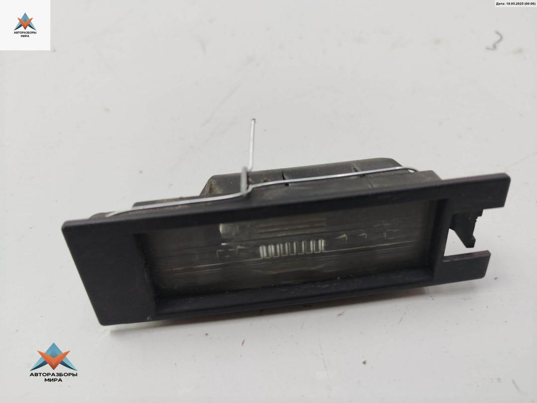 подсветка номера Opel Astra H 2004, 2.0 л., бензин, МКПП, зелёный, универсал, 13139990 - фото №1