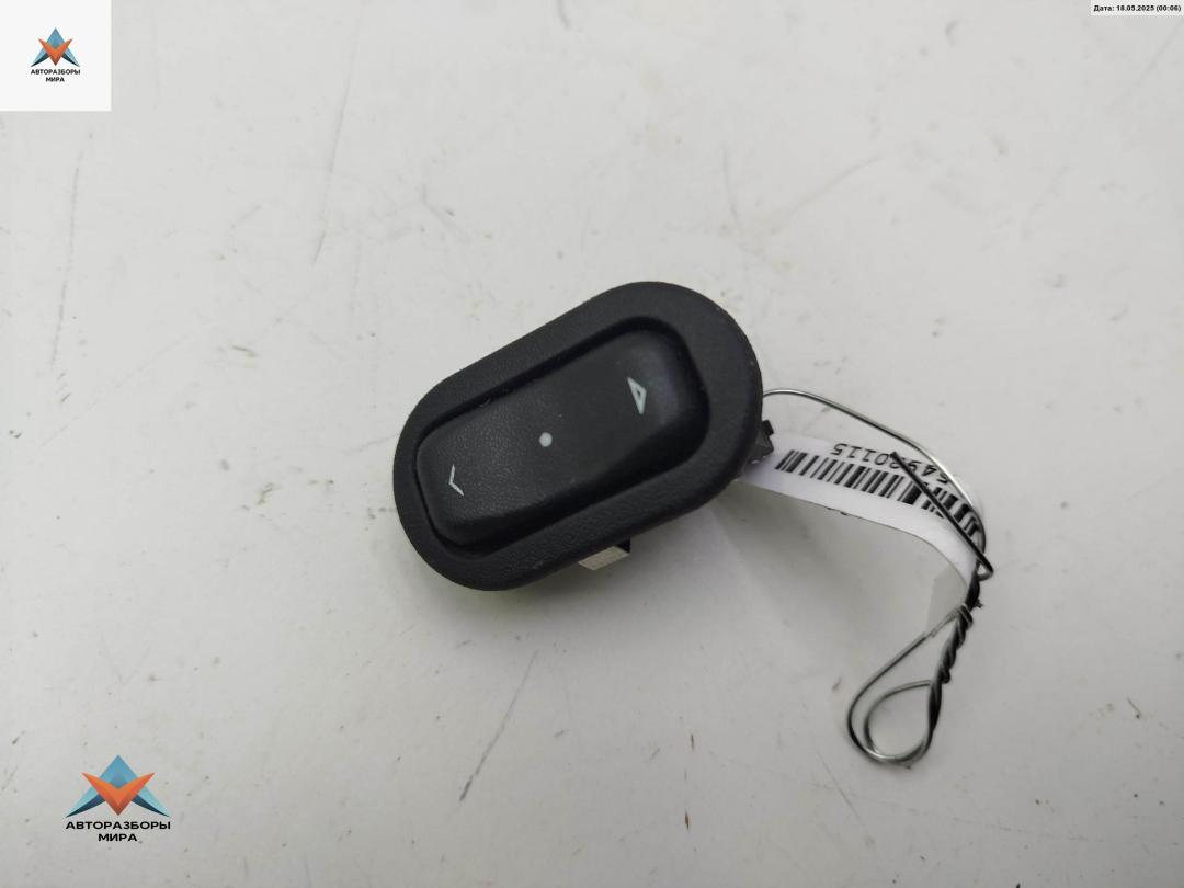 кнопка стеклоподъемника заднего правого Opel Zafira 1 поколение (A) 2001, 1.8 л., бензин, МКПП, серый, минивэн, 90561388 - фото №1