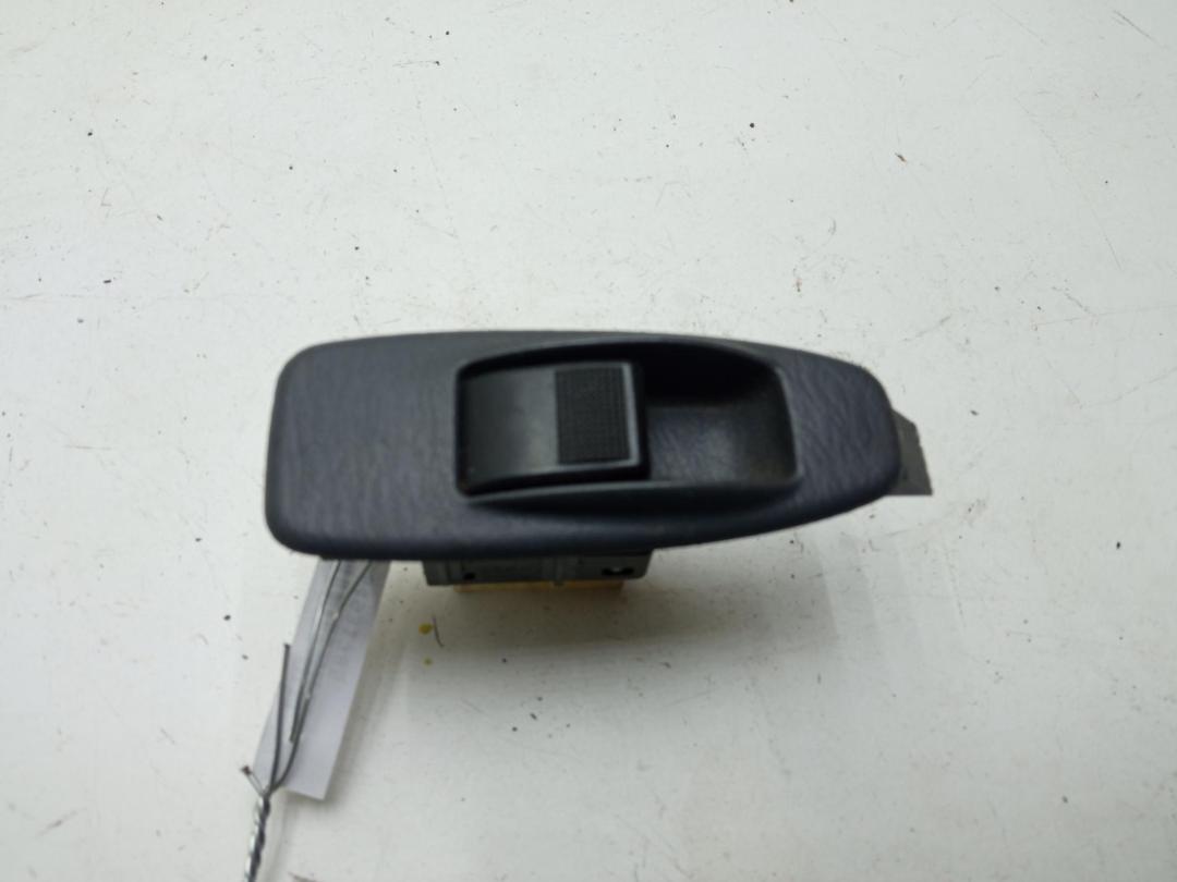 кнопка стеклоподъемника заднего правого Mazda Premacy 2004, 1.8 л., бензин, МКПП, серый, минивэн