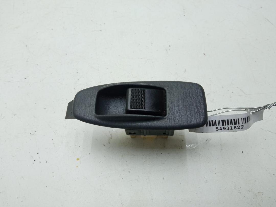 кнопка стеклоподъемника заднего левого Mazda Premacy 2004, 1.8 л., бензин, МКПП, серый, минивэн