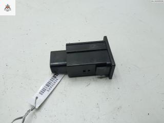 Кнопка открывания лючка топливного бака Toyota Avensis 2 поколение (T250) [рестайлинг] 2006, 2.2 л., дизель, МКПП, серый, универсал, 156795