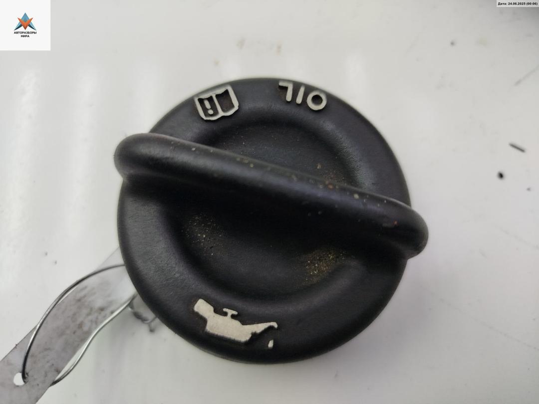 пробка маслозаливная Opel Insignia 1 поколение (A) 2011, 2.0 л., дизель, МКПП, чёрный, универсал, 55565940 - фото №1
