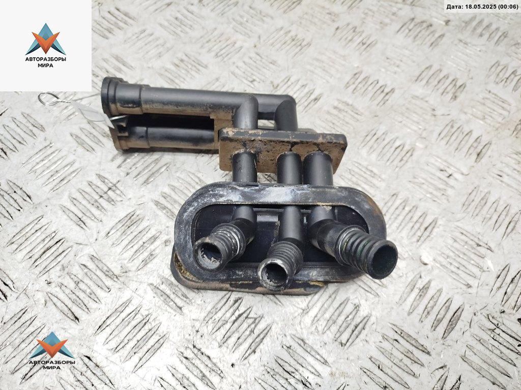 патрубок отопителя (печки) BMW 7 серия E38 1995, 2.8 л., бензин, 8391391 - фото №1