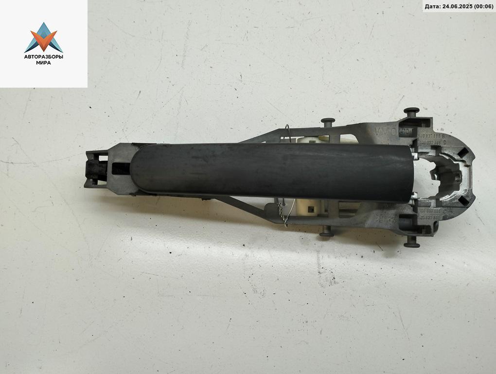 ручка наружная передняя левая Skoda Roomster 1 поколение 2009, 1.4 л., бензин, МКПП, серый, фургон, 1K0837886A - фото №1