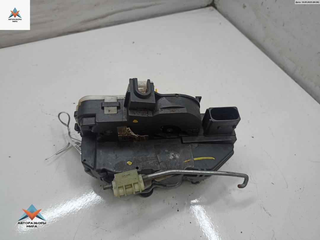 замок двери задней левой Opel Insignia 1 поколение (A) 2011, 2.0 л., дизель, МКПП, чёрный, универсал - фото №1