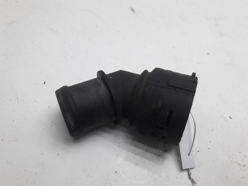 фланец (тройник) системы охлаждения SEAT Toledo 2 поколение 2001, 1.9 л., дизель, МКПП, серый, седан, 1J0121619 - фото №1
