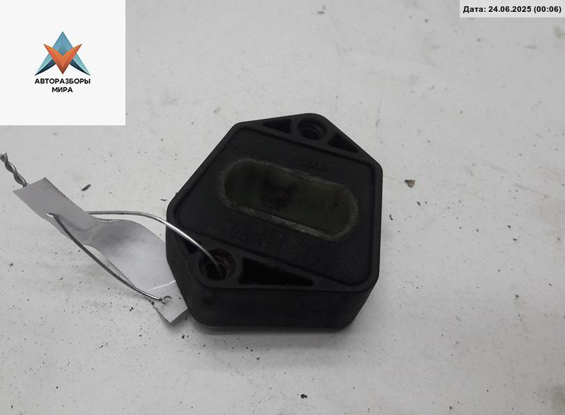 кронштейн радиатора SEAT Toledo 2 поколение 2001, 1.9 л., дизель, МКПП, серый, седан, 1U0121367A - фото №1