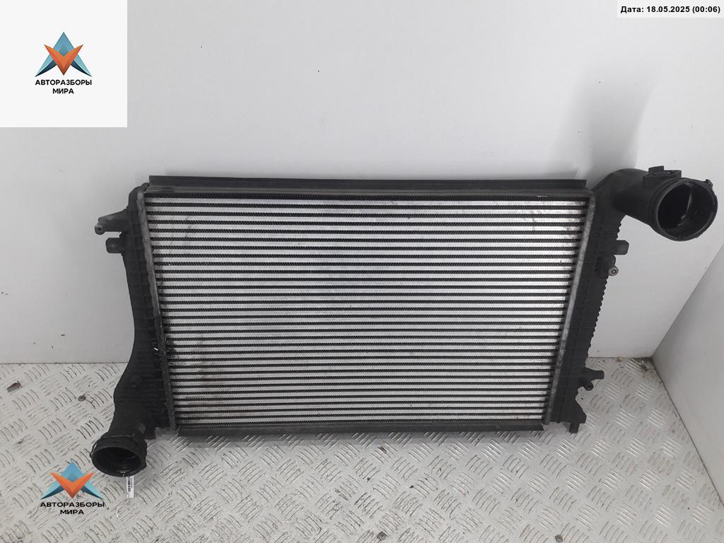 радиатор интеркулера Volkswagen Golf 5 поколение 2006, 2.0 л., дизель, АКПП, красный, хетчбэк 5 дв. - фото №1