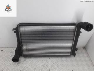 радиатор интеркулера Volkswagen Golf 5 поколение 2006, 2.0 л., дизель, АКПП, красный, хетчбэк 5 дв.