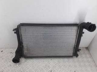 радиатор интеркулера Volkswagen Golf 5 поколение 2006, 2.0 л., дизель, АКПП, красный, хетчбэк 5 дв.